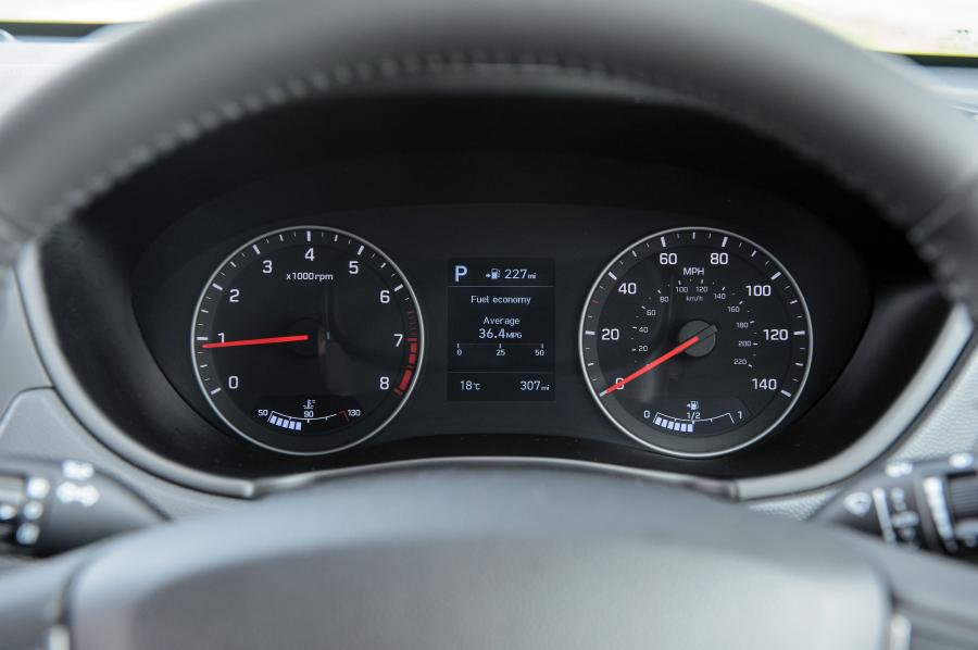 Панель приборов Hyundai i20 (IB) 2018 года  (UK) (фото 35 из 40)